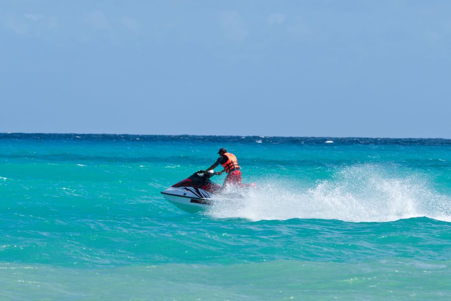 Top Water Sports in Antigua for Thrill-Seekers